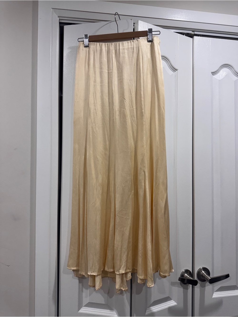 H&M Cream Satin Maxi Skirt - Picture 2 of 2